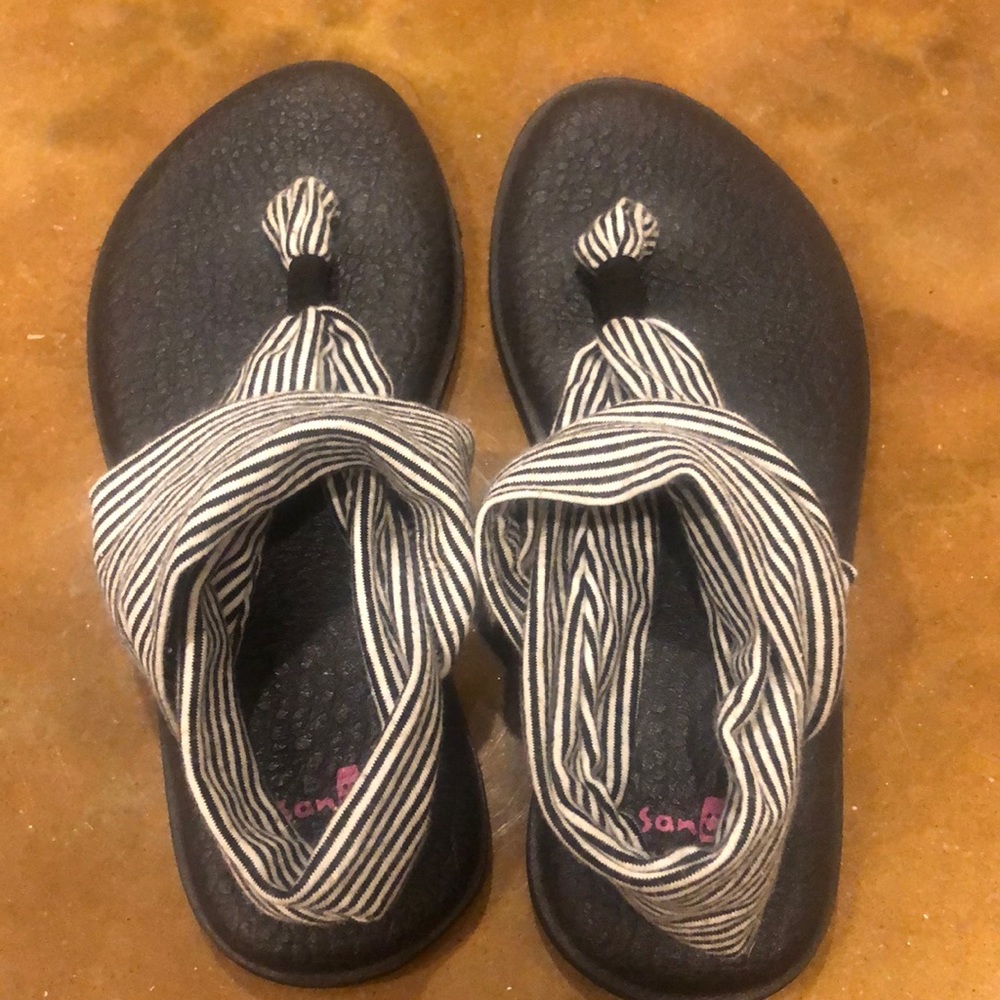 Sanuk yoga sling sandals in black & white stripe